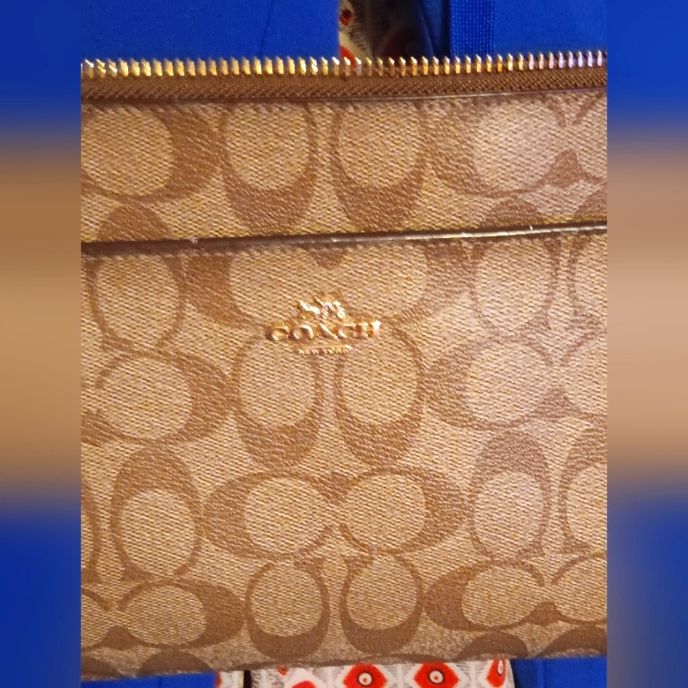 AUTHENTIC COACH PURSE WITH ADJUSTABLE STRAP